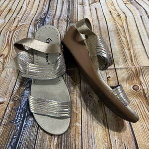 Bare Traps Melody Leather Metallic Slip On Sandals Womens Size 5.5